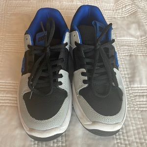 Boys DC sneakers worn twice excellent condition size 4